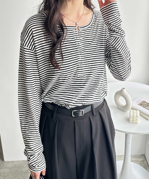 GeeRA(ジーラ)の「【S-LLサイズ/5色展開】前後2WAYシアースラブヘンリーネックロングTシャツ(Tシャツ/カットソー・レディース・ブラウン/オフホワイト/グレー/ブラック/ホワイト×ブラック・SMALL/MEDIUM/LARGE/X-LARGE)」の10枚目の写真