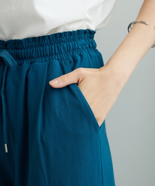 BELLUNA PLUS（ベルーナ）の「着心地楽々！綿１００％イージーパンツ（その他パンツ・レディース・ブラック/グレイッシュベージュ/ターコイズブルー・SMALL/MEDIUM/LARGE/X-LARGE）」の17枚目の写真