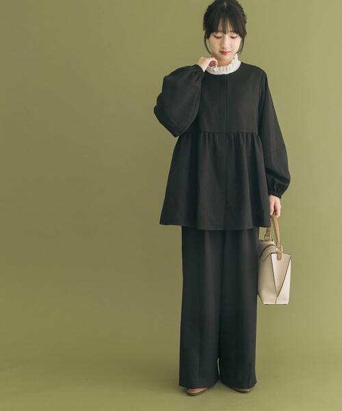 ITEMS URBANRESEARCH（アイテムズ アーバンリサーチ）の「ジャケットフリルトップス×パンツセット（セットアップ・レディース・ブラック/ライトベージュ・FREE）」の2枚目の写真