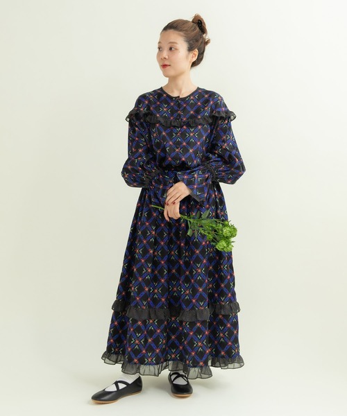 Dot＆Stripes CHILD WOMAN（ドットアンドストライプス　チャイルドウーマン）の「チェックフラワープリント フリルティアードワンピース（ワンピース・レディース・ブラック/アイボリー・FREE）」の18枚目の写真