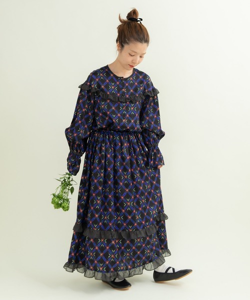 Dot＆Stripes CHILD WOMAN（ドットアンドストライプス　チャイルドウーマン）の「チェックフラワープリント フリルティアードワンピース（ワンピース・レディース・ブラック/アイボリー・FREE）」の21枚目の写真