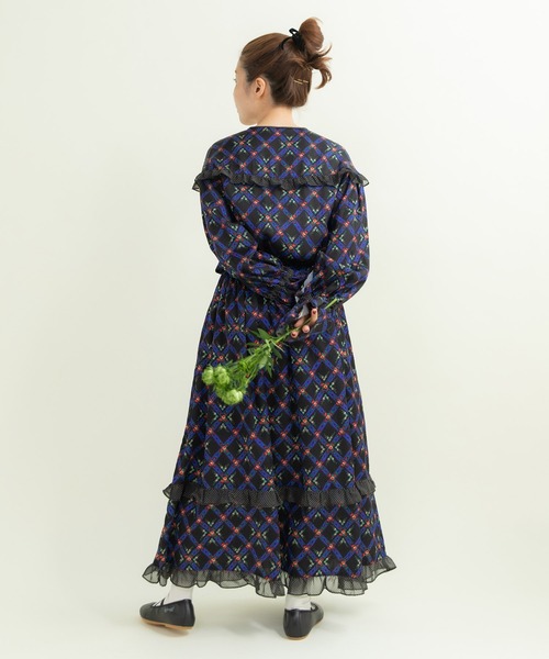 Dot＆Stripes CHILD WOMAN（ドットアンドストライプス　チャイルドウーマン）の「チェックフラワープリント フリルティアードワンピース（ワンピース・レディース・ブラック/アイボリー・FREE）」の20枚目の写真