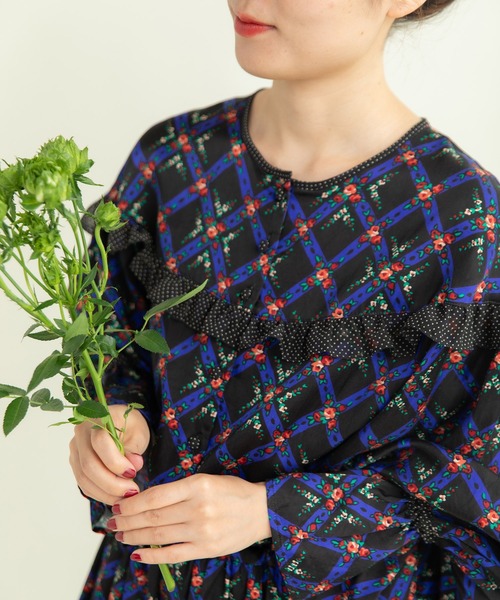 Dot＆Stripes CHILD WOMAN（ドットアンドストライプス　チャイルドウーマン）の「チェックフラワープリント フリルティアードワンピース（ワンピース・レディース・ブラック/アイボリー・FREE）」の22枚目の写真
