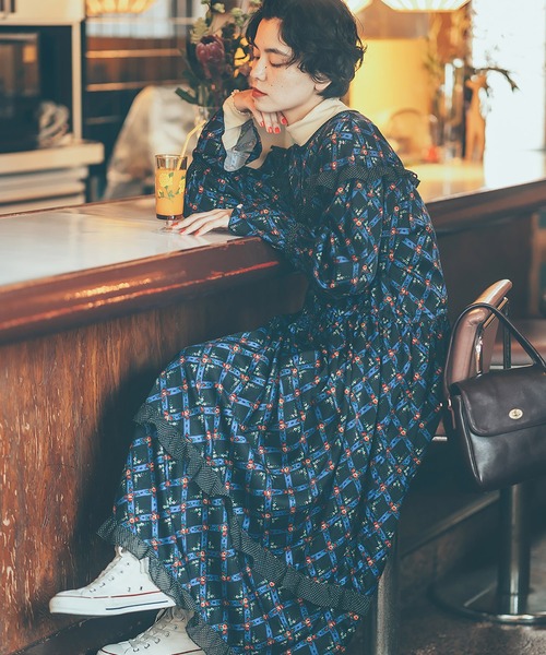 Dot＆Stripes CHILD WOMAN（ドットアンドストライプス　チャイルドウーマン）の「チェックフラワープリント フリルティアードワンピース（ワンピース・レディース・ブラック/アイボリー・FREE）」の7枚目の写真