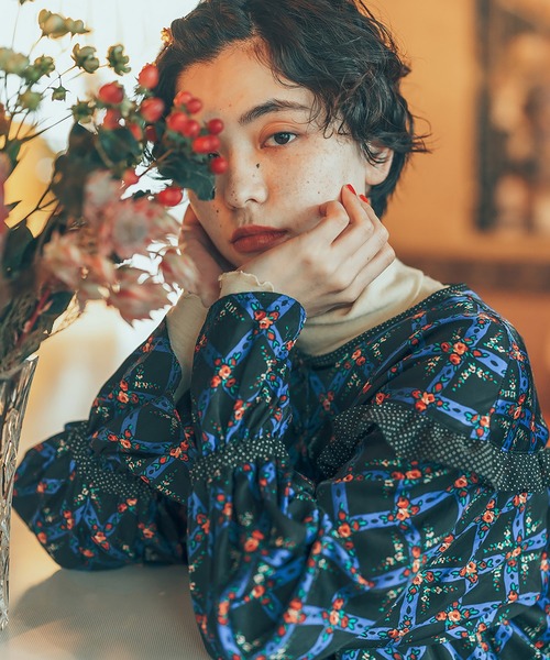 Dot＆Stripes CHILD WOMAN（ドットアンドストライプス　チャイルドウーマン）の「チェックフラワープリント フリルティアードワンピース（ワンピース・レディース・ブラック/アイボリー・FREE）」の8枚目の写真