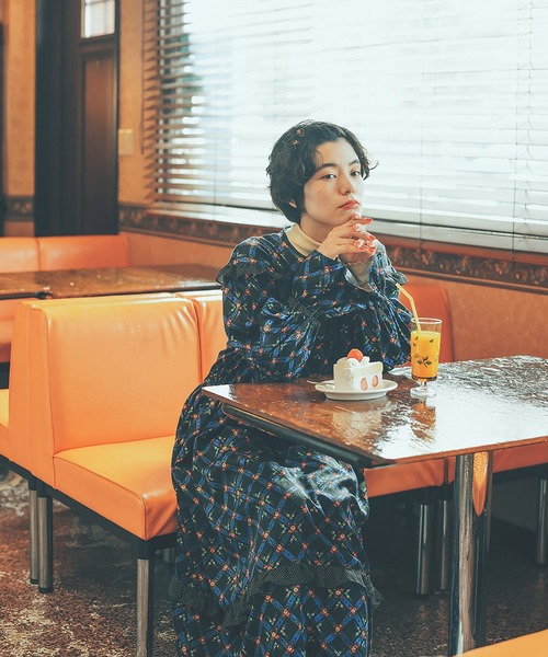 Dot＆Stripes CHILD WOMAN（ドットアンドストライプス　チャイルドウーマン）の「チェックフラワープリント フリルティアードワンピース（ワンピース・レディース・ブラック/アイボリー・FREE）」の9枚目の写真