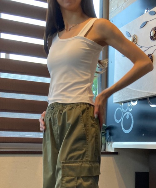 ｔｏｌｅｎｅ（トレネ）の「アシンメトリー 太ストラップ タンクトップ（Tシャツ/カットソー・レディース・ホワイト/ブラック・FREE）」の15枚目の写真