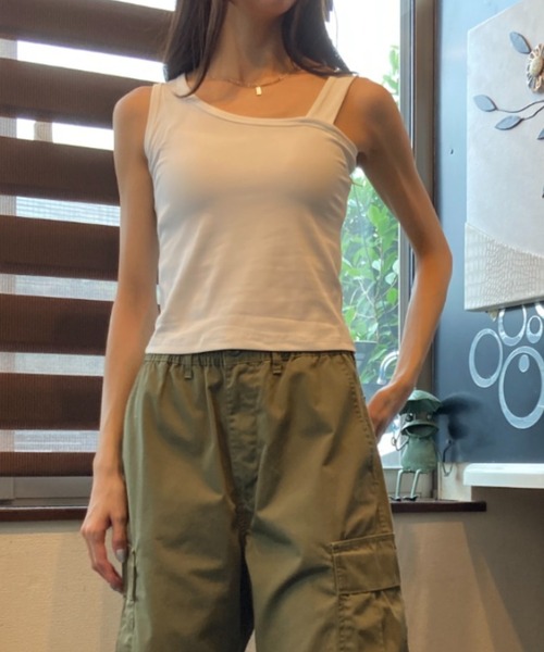 ｔｏｌｅｎｅ（トレネ）の「アシンメトリー 太ストラップ タンクトップ（Tシャツ/カットソー・レディース・ホワイト/ブラック・FREE）」の3枚目の写真