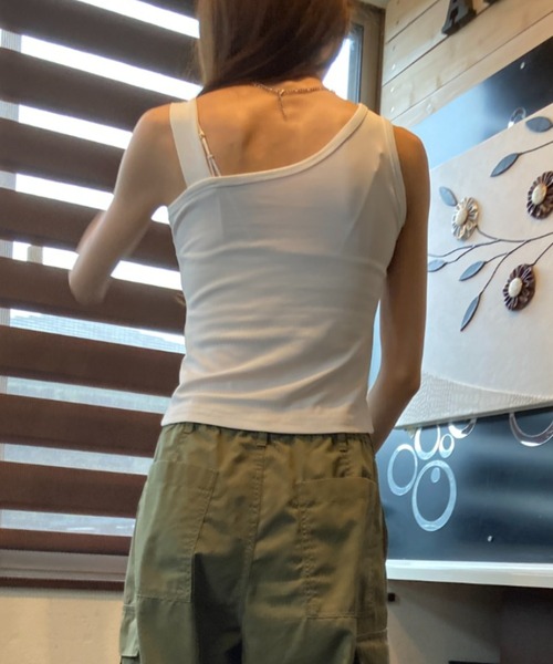 ｔｏｌｅｎｅ（トレネ）の「アシンメトリー 太ストラップ タンクトップ（Tシャツ/カットソー・レディース・ホワイト/ブラック・FREE）」の9枚目の写真
