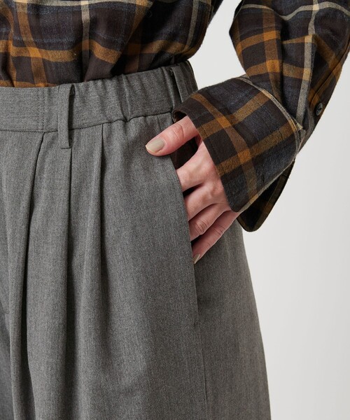 BEAUTY&YOUTH UNITED ARROWS（ビューティーアンドユースユナイテッドアローズ）の「毛ポリエステルレーヨンブレンド ワイドタックパンツ（その他パンツ・レディース・オフホワイト/グレー/ブラック・XS/S/M/L）」の22枚目の写真