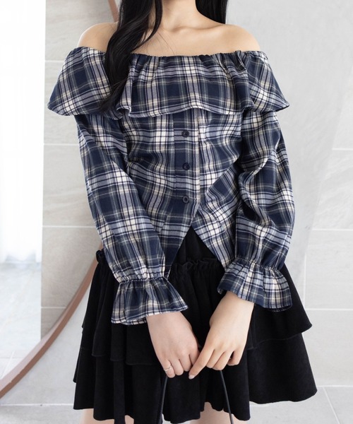 clear（クリア）の「チェック柄オフショル長袖ブラウス［韓国ファッション カジュアル］≪AW新作≫（シャツ/ブラウス・レディース・ブラウン/レッド/ネイビー・F）」の2枚目の写真