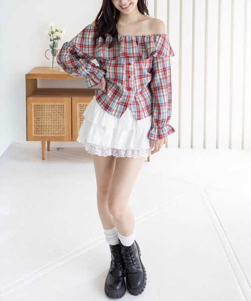 clear（クリア）の「チェック柄オフショル長袖ブラウス［韓国ファッション カジュアル］≪AW新作≫（シャツ/ブラウス・レディース・ブラウン/レッド/ネイビー・F）」の4枚目の写真