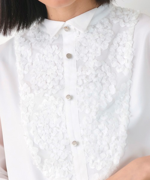 RUIRUE BOUTIQUE(ルイルエブティック)の「洗える | レース 切り替え ウイングカラー ブラウス | 長袖 シアー トップス シャツ ブラウス(シャツ/ブラウス・レディース・オフホワイト/ブラック/ブルーグレー・S/M/L/LL)」の17枚目の写真