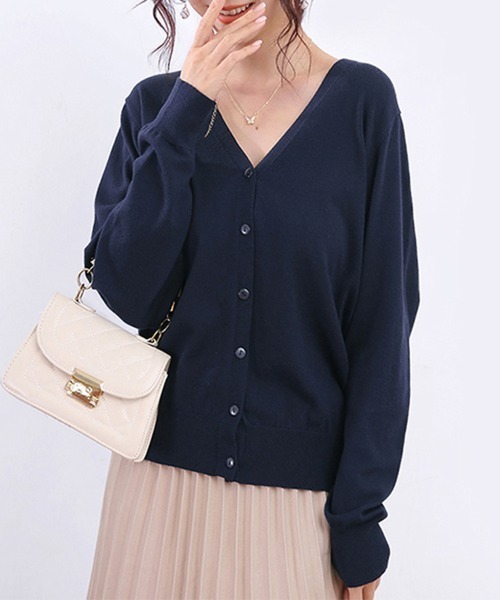 ONEP STAR（ワンピスター）の「選べる2タイプ！Vネック&ラウンドネックベーシックニットカーディガン（カーディガン/ボレロ・レディース・ベージュ/ネイビー/モカ/ブルー系その他/インディゴブルー/イエロー/ダークベージュ/ピンク/ブルー/ブラック系その他/ネイビー系/ワイン系/ダークグリーン/グレー/ブルーグリーン/ワイン/イエロー系その他/ピンク系その他/グレー系その他/ブラック/ライトブルー・FREE）」の15枚目の写真