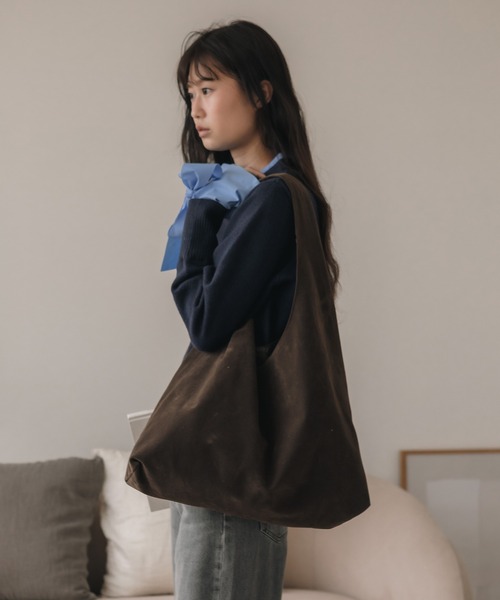 HEILIS（ヘイリス）の「ワンハンドルスエードトートバッグ/ブラウン キャメル ベージュ トート 肩掛け 韓国 スウェード フェイク 合皮 韓国 秋服 春服 冬服 A4 通勤 サブバッグ トレンド ノームコア ガーリー カジュアル（トートバッグ・レディース・キャメル/ブラウン・FREE）」の18枚目の写真