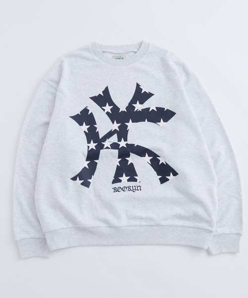 WHO'S WHO gallery（フーズフーギャラリー）の「KOOKYN KYビックプリントクルー（スウェット・レディース・アッシュグレー/ブラック/ネイビー/ホワイト系その他/ブルー系その他・SMALL/MEDIUM/LARGE）」の2枚目の写真