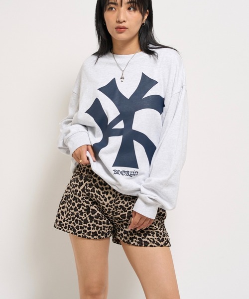 WHO'S WHO gallery（フーズフーギャラリー）の「KOOKYN KYビックプリントクルー（スウェット・レディース・アッシュグレー/ブラック/ネイビー/ホワイト系その他/ブルー系その他・SMALL/MEDIUM/LARGE）」の4枚目の写真