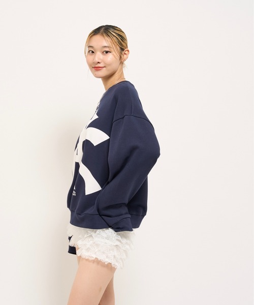 WHO'S WHO gallery（フーズフーギャラリー）の「KOOKYN KYビックプリントクルー（スウェット・レディース・アッシュグレー/ブラック/ネイビー/ホワイト系その他/ブルー系その他・SMALL/MEDIUM/LARGE）」の9枚目の写真