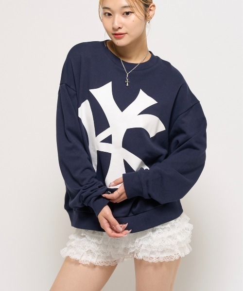 WHO'S WHO gallery（フーズフーギャラリー）の「KOOKYN KYビックプリントクルー（スウェット・レディース・アッシュグレー/ブラック/ネイビー/ホワイト系その他/ブルー系その他・SMALL/MEDIUM/LARGE）」の7枚目の写真