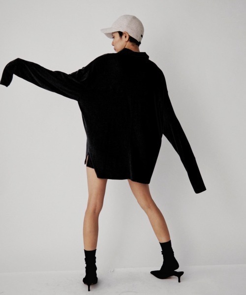 VION（ヴィオン）の「Polo Loose Long Sleeve TEE / ポロルーズロングスリーブティー（ポロシャツ・レディース・ブルー/ダークグレー/ライトグレー/ブラック・FREE）」の7枚目の写真