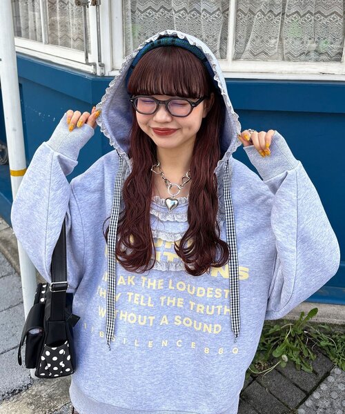 CIAOPANIC（チャオパニック）の「【まるお(@_maruoo0___)企画】レースドッキングプリントフーディ（パーカー・レディース・グレー・FREE）」の3枚目の写真