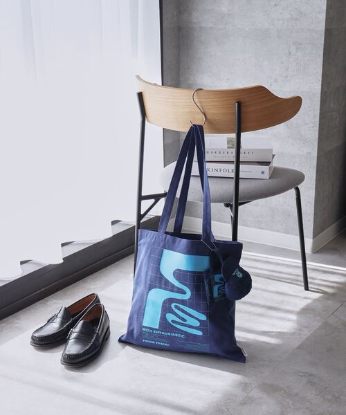 FFEIN（フェイン）の「【FFEIN（フェイン）】グラフィックプリントトートバッグ / 11.5オンス コットンキャンバス  トート（トートバッグ・レディース・イエロー/ネイビー/レッド/ブラウン/ブラック/ホワイト・FREE）」の4枚目の写真