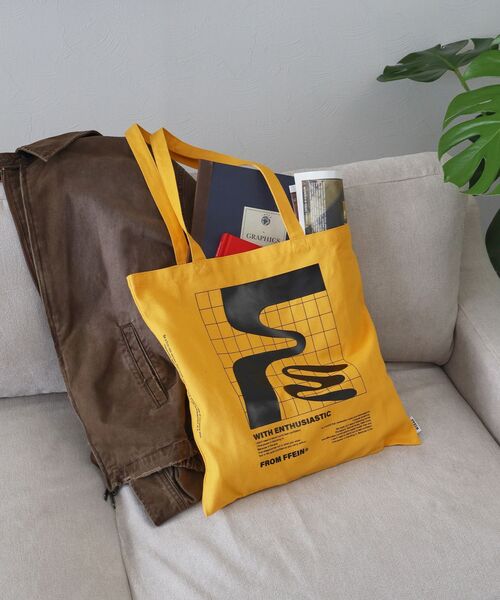 FFEIN（フェイン）の「【FFEIN（フェイン）】グラフィックプリントトートバッグ / 11.5オンス コットンキャンバス  トート（トートバッグ・レディース・イエロー/ネイビー/レッド/ブラウン/ブラック/ホワイト・FREE）」の5枚目の写真