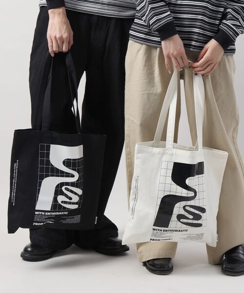 FFEIN（フェイン）の「【FFEIN（フェイン）】グラフィックプリントトートバッグ / 11.5オンス コットンキャンバス  トート（トートバッグ・レディース・イエロー/ネイビー/レッド/ブラウン/ブラック/ホワイト・FREE）」の7枚目の写真