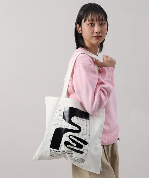 FFEIN（フェイン）の「【FFEIN（フェイン）】グラフィックプリントトートバッグ / 11.5オンス コットンキャンバス  トート（トートバッグ・レディース・イエロー/ネイビー/レッド/ブラウン/ブラック/ホワイト・FREE）」の8枚目の写真