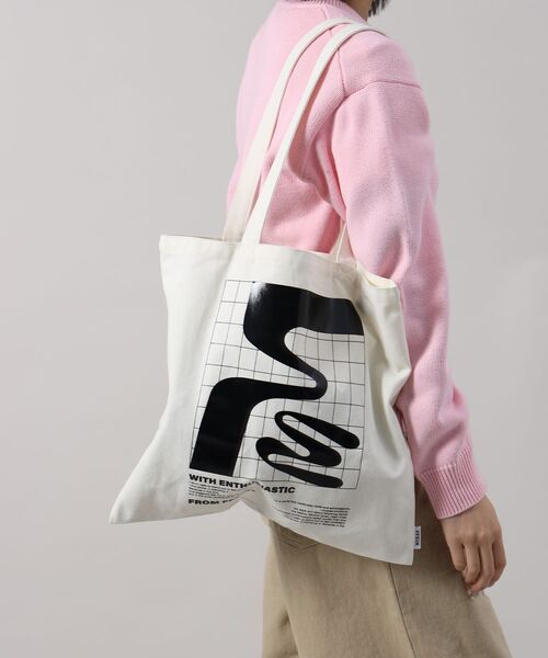 FFEIN（フェイン）の「【FFEIN（フェイン）】グラフィックプリントトートバッグ / 11.5オンス コットンキャンバス  トート（トートバッグ・レディース・イエロー/ネイビー/レッド/ブラウン/ブラック/ホワイト・FREE）」の9枚目の写真