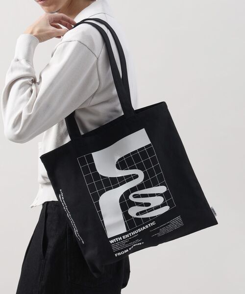 FFEIN（フェイン）の「【FFEIN（フェイン）】グラフィックプリントトートバッグ / 11.5オンス コットンキャンバス  トート（トートバッグ・レディース・イエロー/ネイビー/レッド/ブラウン/ブラック/ホワイト・FREE）」の11枚目の写真