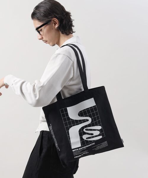 FFEIN（フェイン）の「【FFEIN（フェイン）】グラフィックプリントトートバッグ / 11.5オンス コットンキャンバス  トート（トートバッグ・レディース・イエロー/ネイビー/レッド/ブラウン/ブラック/ホワイト・FREE）」の12枚目の写真