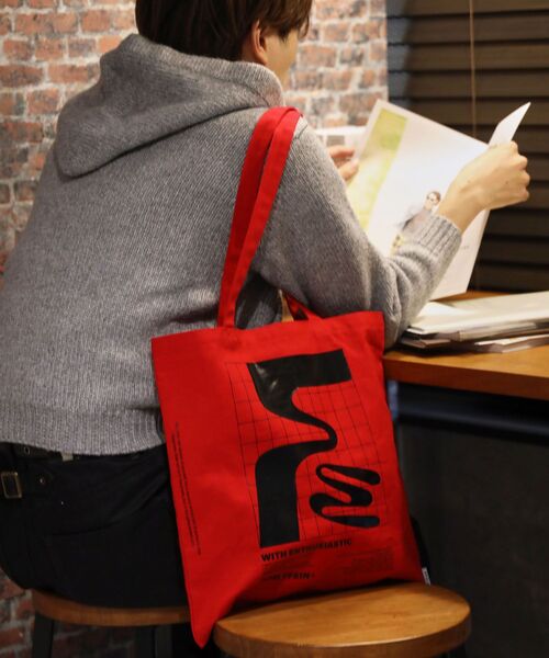 FFEIN（フェイン）の「【FFEIN（フェイン）】グラフィックプリントトートバッグ / 11.5オンス コットンキャンバス  トート（トートバッグ・レディース・イエロー/ネイビー/レッド/ブラウン/ブラック/ホワイト・FREE）」の15枚目の写真