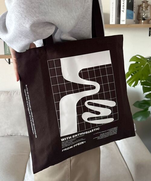 FFEIN（フェイン）の「【FFEIN（フェイン）】グラフィックプリントトートバッグ / 11.5オンス コットンキャンバス  トート（トートバッグ・レディース・イエロー/ネイビー/レッド/ブラウン/ブラック/ホワイト・FREE）」の21枚目の写真