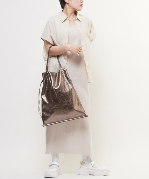 CONVERSE TOKYO（コンバーストウキョウ）の「METALLIC GATHERED TOTE BAG（トートバッグ・レディース・ホワイト×シルバー/ブラック×シルバー/ブロンズ・FREE）」の9枚目の写真