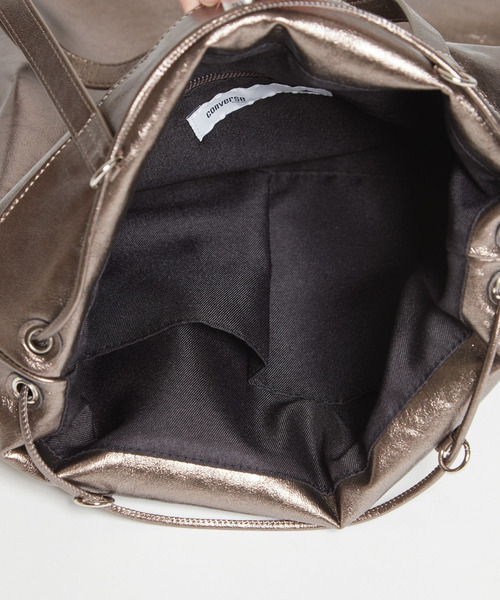 CONVERSE TOKYO（コンバーストウキョウ）の「METALLIC GATHERED TOTE BAG（トートバッグ・レディース・ホワイト×シルバー/ブラック×シルバー/ブロンズ・FREE）」の10枚目の写真