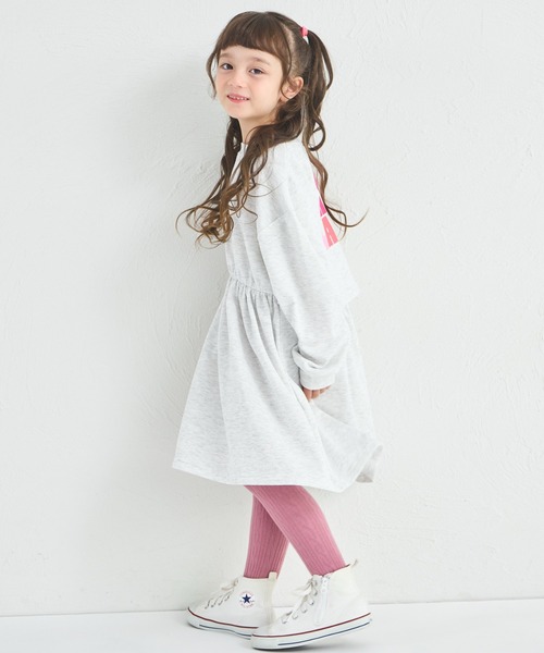 pairmanon（ペアマノン）の「【まいにちスウェット】セットアップ風 カラフルロゴ 裏毛 ワンピース（セットアップ・キッズ・オートミール/オレンジ系その他/ブラック・100/110/120/130/140/150/90）」の4枚目の写真