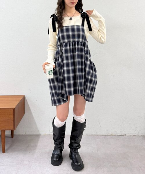 w closet（ダブルクローゼット）の「【長さ調節可能！】肩リボンチェックキャミワンピース（チュニック・レディース・ネイビー/レッド/カーキ/オレンジ・FREE）」の11枚目の写真