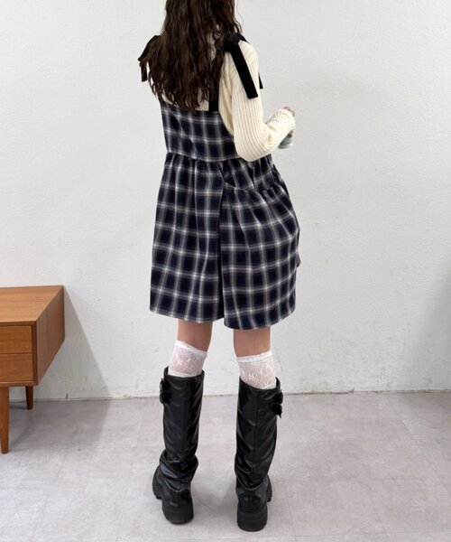 w closet（ダブルクローゼット）の「【長さ調節可能！】肩リボンチェックキャミワンピース（チュニック・レディース・ネイビー/レッド/カーキ/オレンジ・FREE）」の17枚目の写真