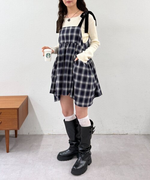 w closet（ダブルクローゼット）の「【長さ調節可能！】肩リボンチェックキャミワンピース（チュニック・レディース・ネイビー/レッド/カーキ/オレンジ・FREE）」の12枚目の写真