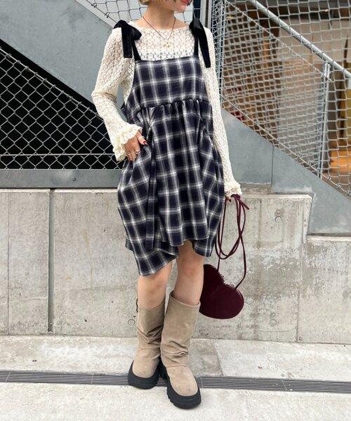 w closet（ダブルクローゼット）の「【長さ調節可能！】肩リボンチェックキャミワンピース（チュニック・レディース・ネイビー/レッド/カーキ/オレンジ・FREE）」の16枚目の写真