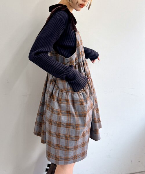 w closet（ダブルクローゼット）の「【長さ調節可能！】肩リボンチェックキャミワンピース（チュニック・レディース・ネイビー/レッド/カーキ/オレンジ・FREE）」の15枚目の写真