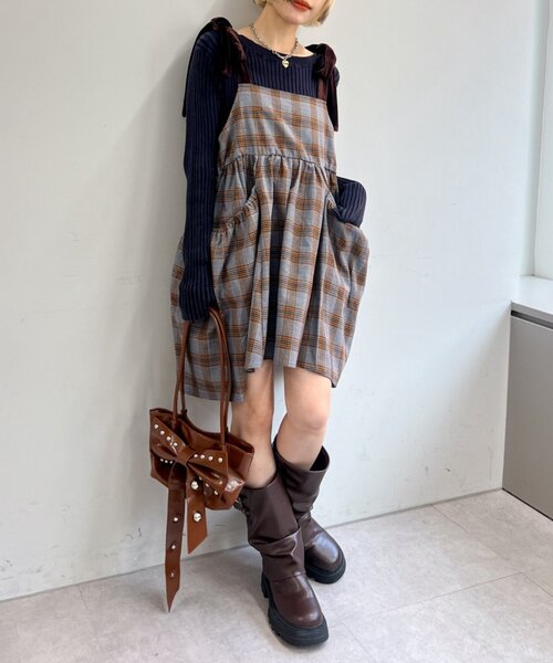 w closet（ダブルクローゼット）の「【長さ調節可能！】肩リボンチェックキャミワンピース（チュニック・レディース・ネイビー/レッド/カーキ/オレンジ・FREE）」の9枚目の写真