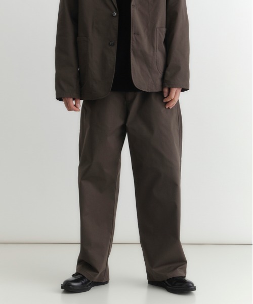 Right-on(ライトオン)の「【Refurbish】ワークルーズ イージーパンツ (セットアップ対応/ワイドシルエット/ウエストゴム/ドローストリング/カルゼ/イージーケア/ビジネスカジュアル)(その他パンツ・メンズ・ブラック/ブラウン/カーキブラウン・M/XL/L)」の1枚目の写真