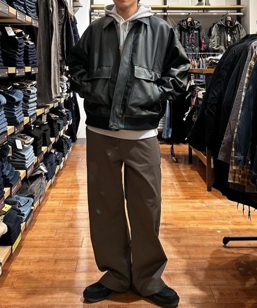 Right-on(ライトオン)の「【Refurbish】ワークルーズ イージーパンツ (セットアップ対応/ワイドシルエット/ウエストゴム/ドローストリング/カルゼ/イージーケア/ビジネスカジュアル)(その他パンツ・メンズ・ブラック/ブラウン/カーキブラウン・M/XL/L)」の11枚目の写真