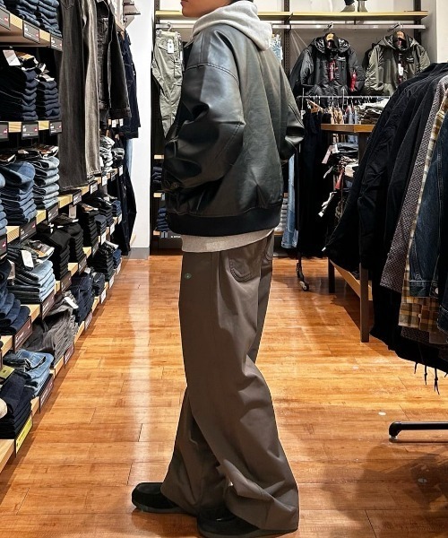 Right-on(ライトオン)の「【Refurbish】ワークルーズ イージーパンツ (セットアップ対応/ワイドシルエット/ウエストゴム/ドローストリング/カルゼ/イージーケア/ビジネスカジュアル)(その他パンツ・メンズ・ブラック/ブラウン/カーキブラウン・M/XL/L)」の12枚目の写真