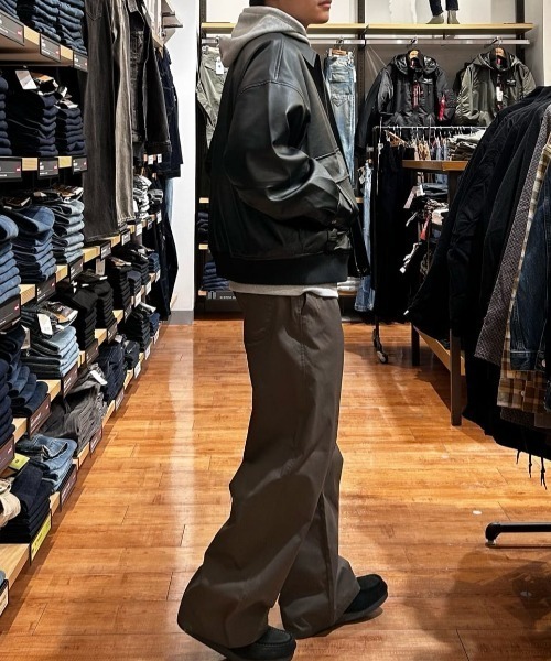 Right-on(ライトオン)の「【Refurbish】ワークルーズ イージーパンツ (セットアップ対応/ワイドシルエット/ウエストゴム/ドローストリング/カルゼ/イージーケア/ビジネスカジュアル)(その他パンツ・メンズ・ブラック/ブラウン/カーキブラウン・M/XL/L)」の13枚目の写真