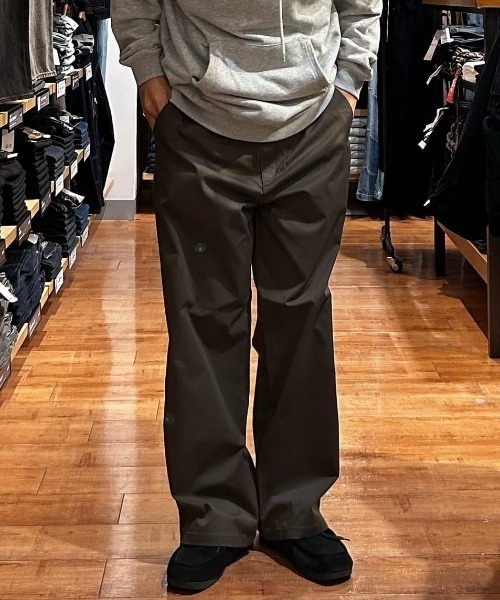 Right-on(ライトオン)の「【Refurbish】ワークルーズ イージーパンツ (セットアップ対応/ワイドシルエット/ウエストゴム/ドローストリング/カルゼ/イージーケア/ビジネスカジュアル)(その他パンツ・メンズ・ブラック/ブラウン/カーキブラウン・M/XL/L)」の9枚目の写真