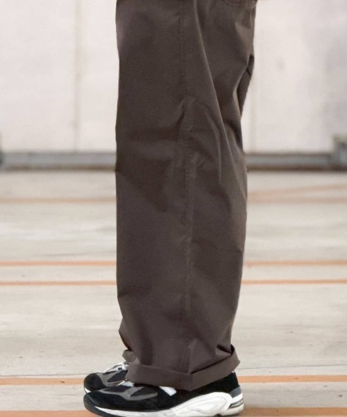 Right-on(ライトオン)の「【Refurbish】ワークルーズ イージーパンツ (セットアップ対応/ワイドシルエット/ウエストゴム/ドローストリング/カルゼ/イージーケア/ビジネスカジュアル)(その他パンツ・メンズ・ブラック/ブラウン/カーキブラウン・M/XL/L)」の15枚目の写真