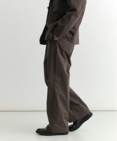 Right-on(ライトオン)の「【Refurbish】ワークルーズ イージーパンツ (セットアップ対応/ワイドシルエット/ウエストゴム/ドローストリング/カルゼ/イージーケア/ビジネスカジュアル)(その他パンツ・メンズ・ブラック/ブラウン/カーキブラウン・M/XL/L)」の20枚目の写真